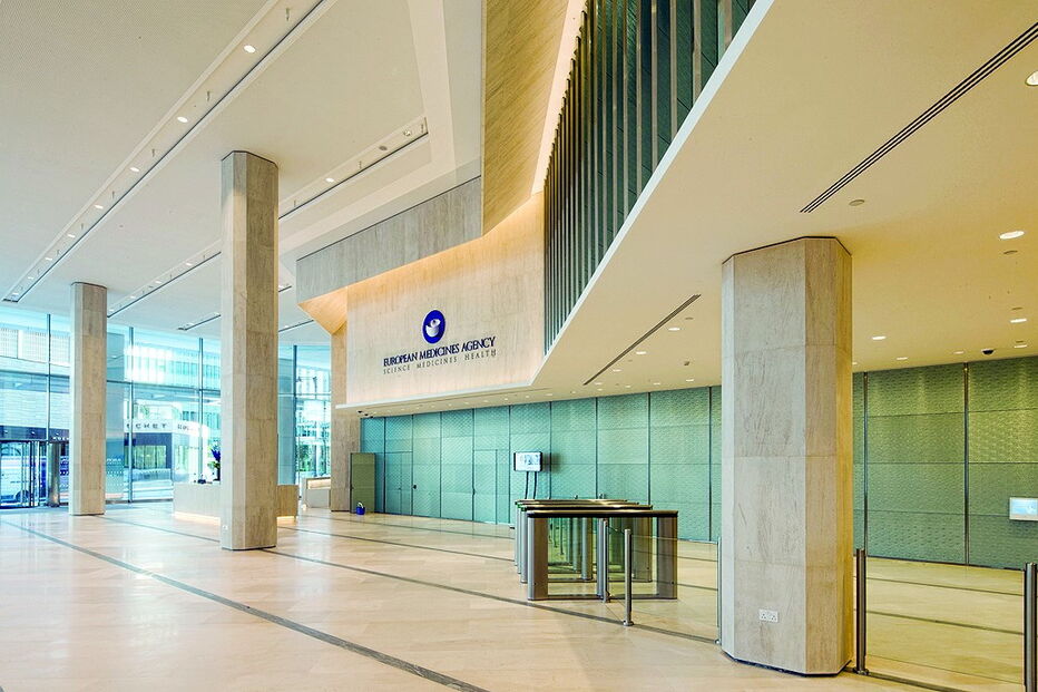 A atual sede da Agência Europeia do Medicamento está localizada em Londres, em Inglaterra 