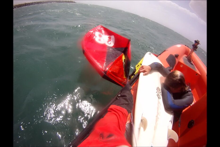 Kitesurfista alemã resgatada na Ericeira