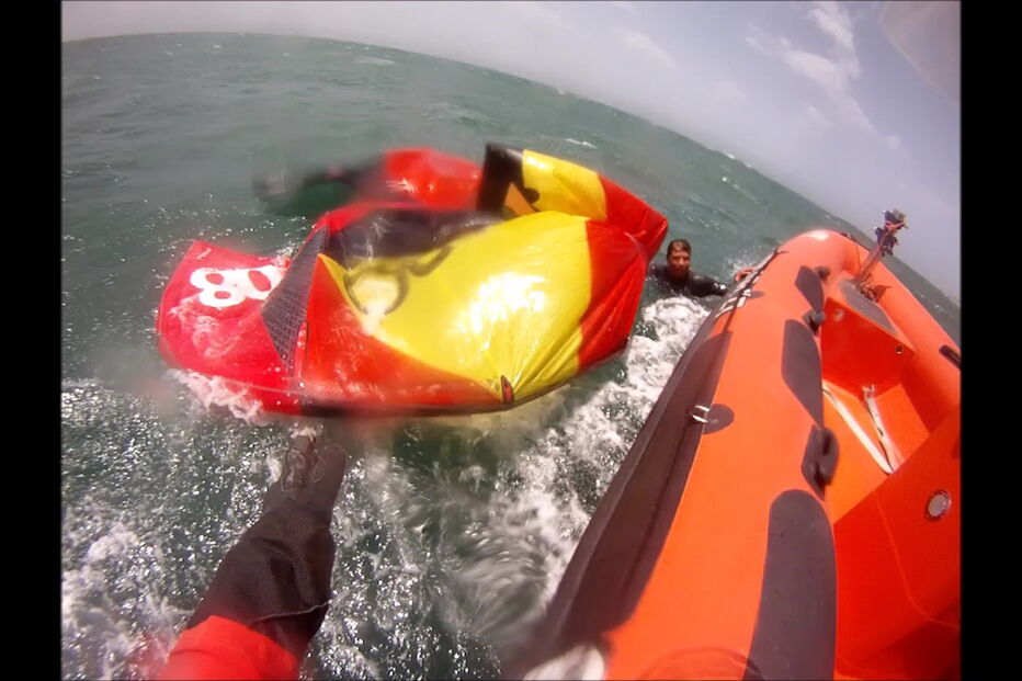 Kitesurfista alemã resgatada na Ericeira