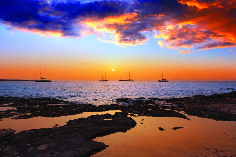 Baleares, Formentera, Illetes, Caribe, Ibiza, Beach Club, Sant Francesc, Mundo, Vespa, Cala Saona a La Mola, Es Calo a Migjorn, Blue Bar, Porto Santo, Espanha, Cayetano Rivera, Naomi Campbell, Isabel Presley, Porto Santo, Cayetano Rivera, Naomi Campbell, Charlotte do Mónaco