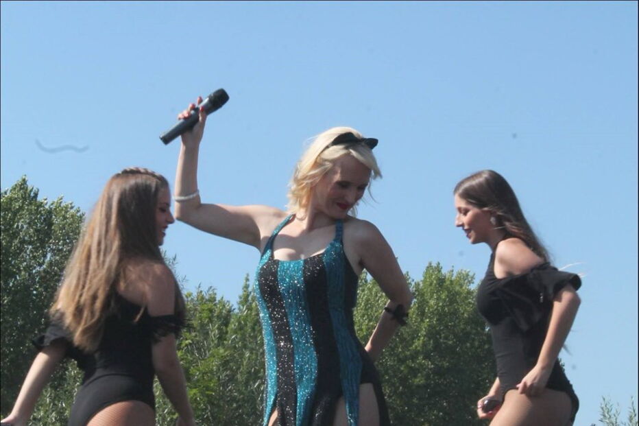 Bailarinas atuaram este domingo com Cristina Ardisson