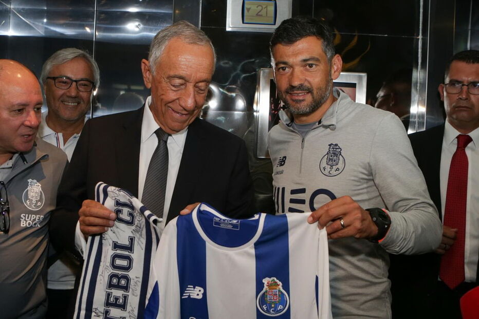 Porto, Chivas, Supercopa Tecate, Presidente da República, Presidente de Portugal, Cruz Azul, Cidade do México, Futebol Clube do Porto, Marcelo Rebelo de Sousa, Polanco, Sérgio Conceição, chefe de Estado, Miguel Layún, Herrera, Corona, Diego Reyes, desporto