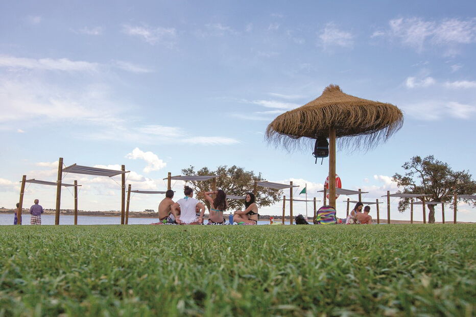 A primeira praia fluvial nas margens do Alqueva foi inaugurada em Monsaraz