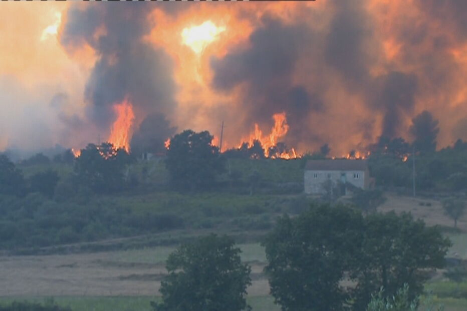 ANPC, Viseu, Mangualde, CDOS, Santiago de Cassurrães, Lusa, Proteção Civil, Abrunhosa-a-Velha, Póvoa de Cervães, Comando Distrital de Operações de Socorro, Abrunhosa do Mato, Cunha Baixa, Autoridade Nacional de Proteção Civil, acidentes e desastres, incêndios