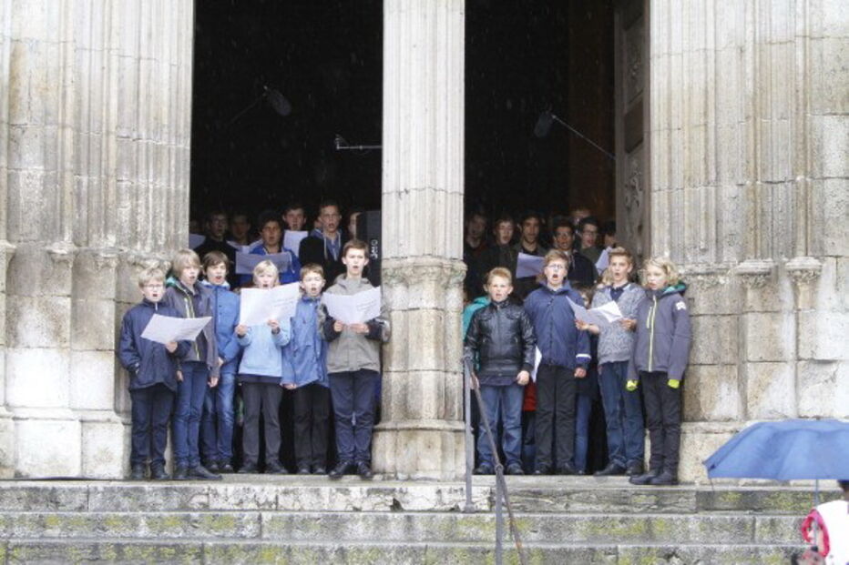 O famoso coro católico alemão de Regensburg