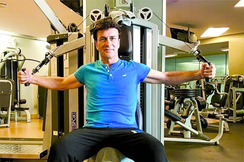 Sara, Tony Carreira, cantor, questões sociais, desporto, política