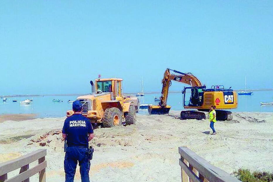 Trabalhos de colocação de areia, da Sociedade Polis, já estão a decorrer