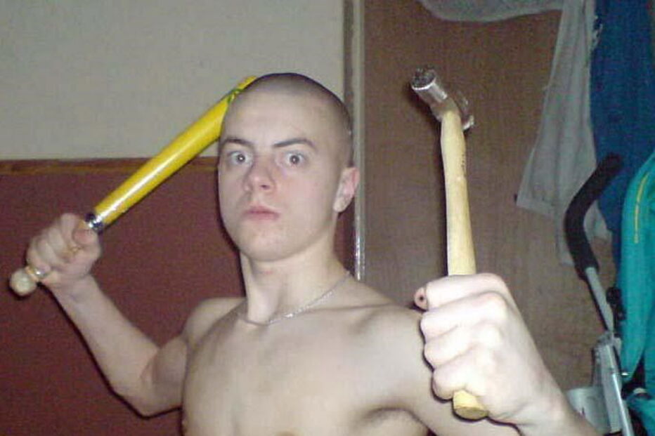 Homem ataca namorada