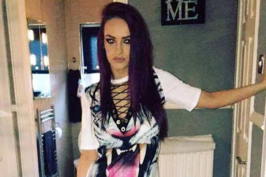 Homem ataca namorada