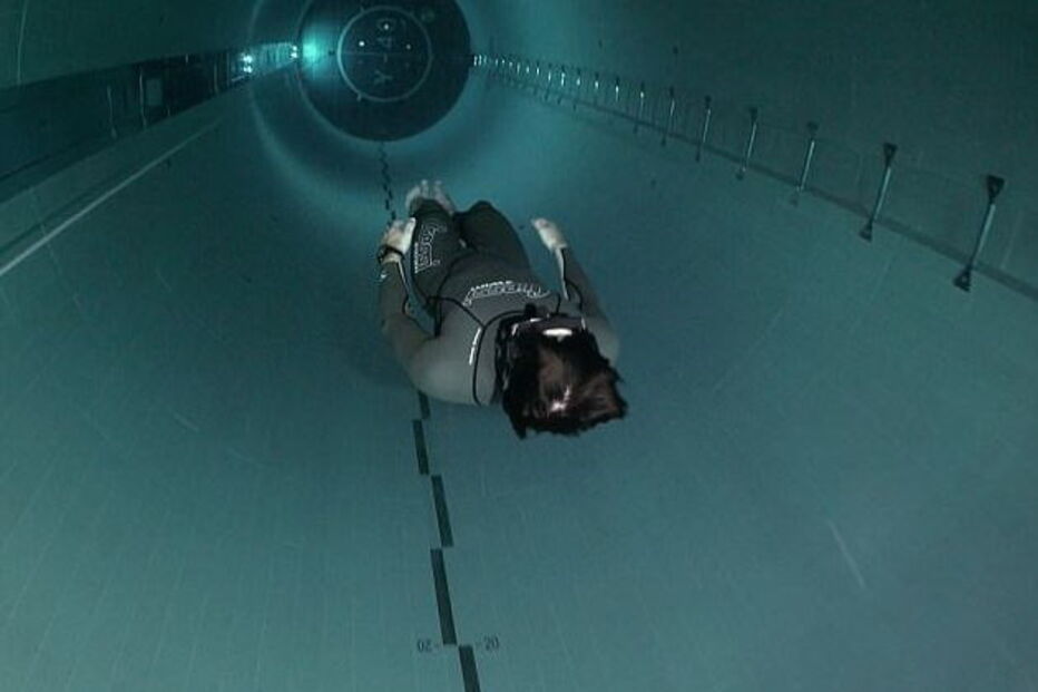 Mergulha na piscina mais funda do mundo