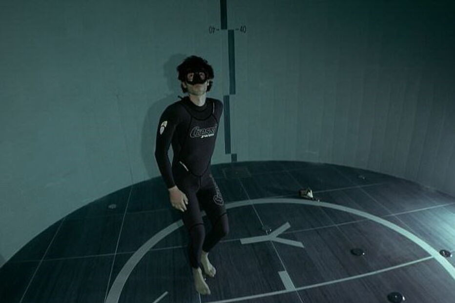 Mergulha na piscina mais funda do mundo