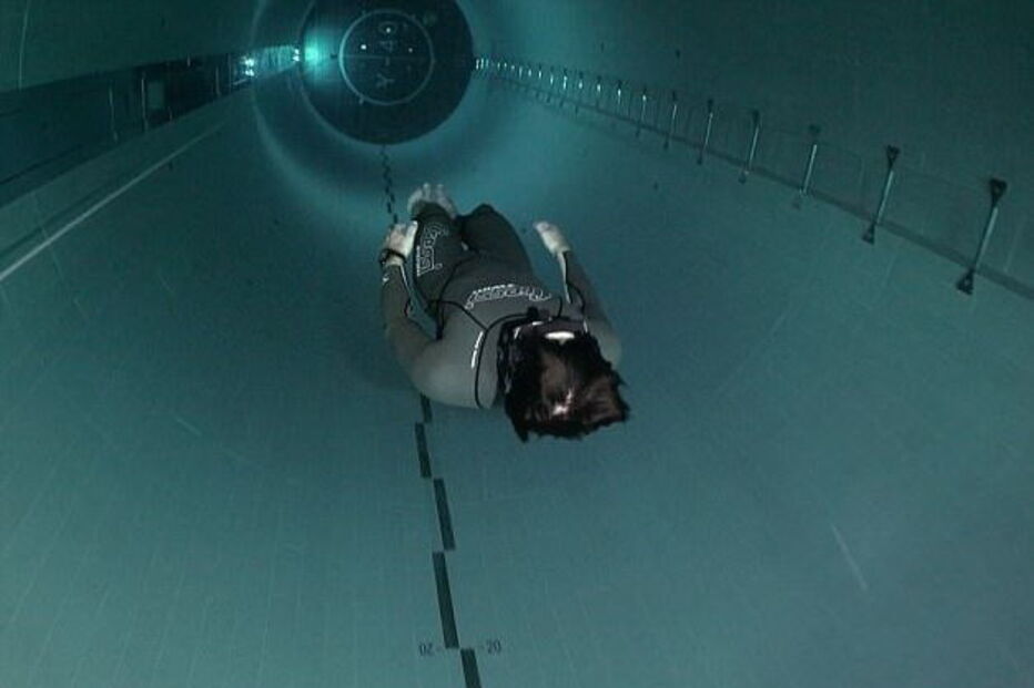 Mergulha na piscina mais funda do mundo