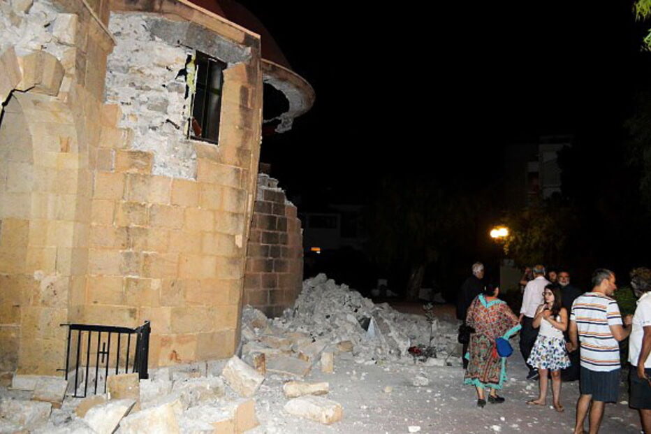 Sismo causa dois mortos e 120 feridos na ilha grega de Kos