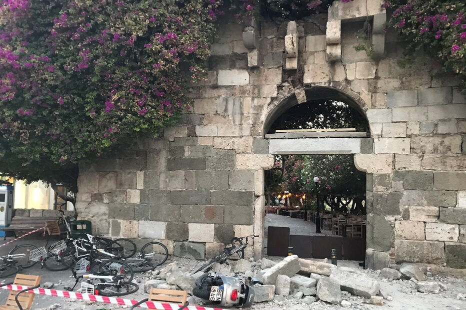 Sismo causa dois mortos e 120 feridos na ilha grega de Kos