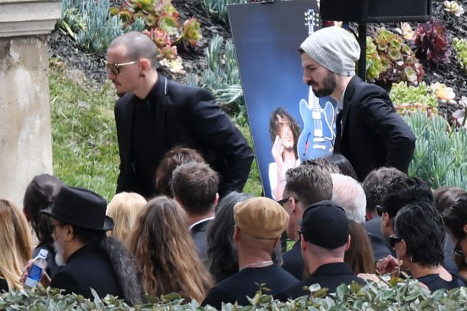 Chester Bennington, Los Angeles, Linkin Park, Hallelujah, Chris Cornell, Phoenix, Soundgarden, Radar, Twitter, Xero, Leonard Cohen, One More Light, EUA, Talinda Ann, músico