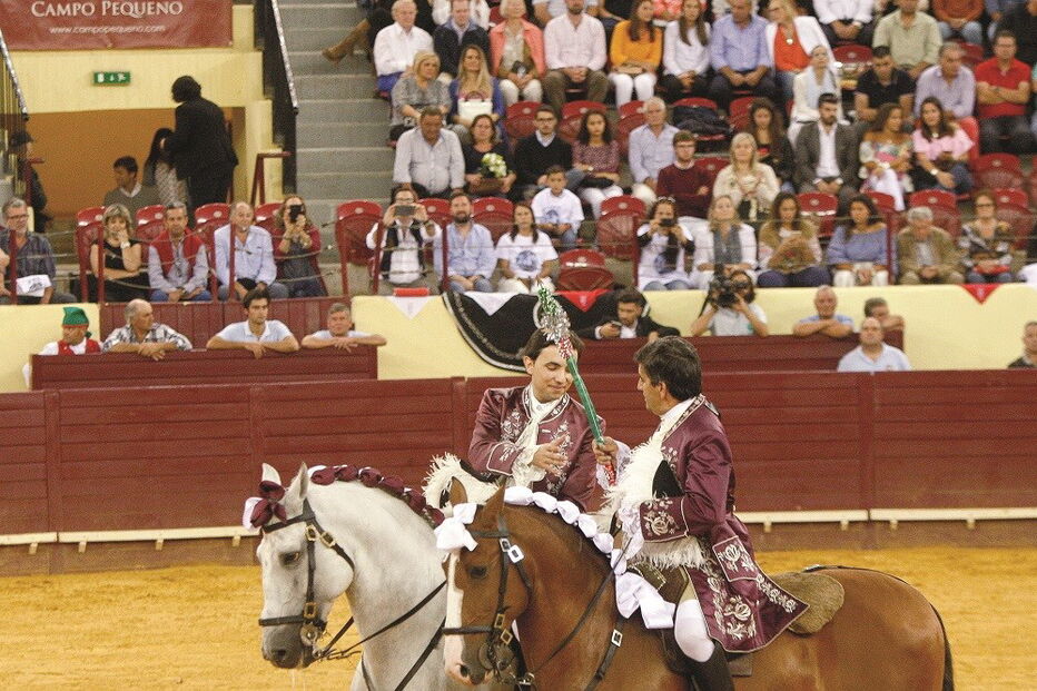 Corrida Correio da Manhã, Campo Pequeno, Luís Rouxinol Jr., cavaleiro de Pegões, Júnior, António Ribeiro Telles, Manuel Telles Bastos, Murteira Grave, Santarém, Coruche, questões sociais