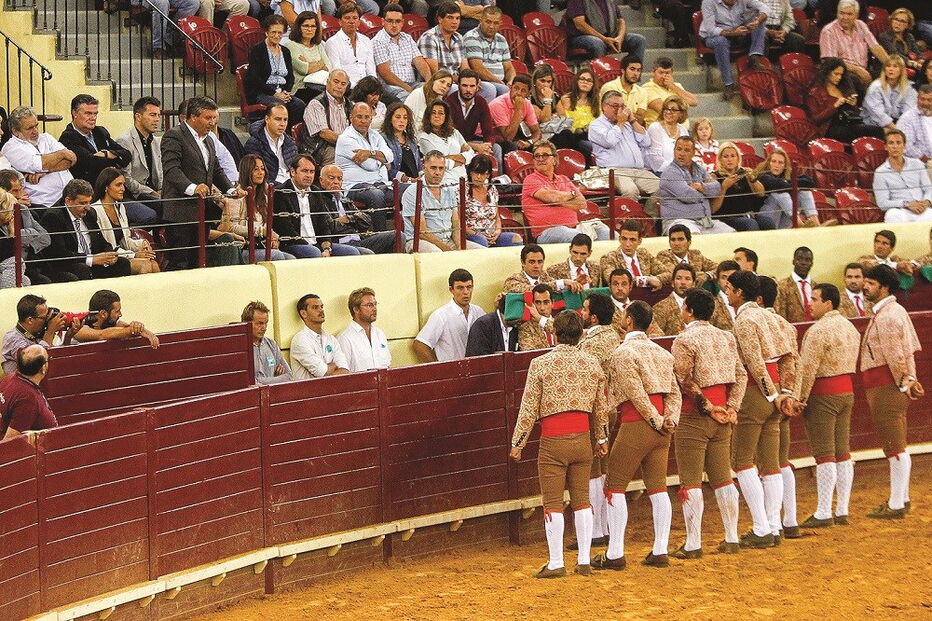 Corrida Correio da Manhã, Campo Pequeno, Luís Rouxinol Jr., cavaleiro de Pegões, Júnior, António Ribeiro Telles, Manuel Telles Bastos, Murteira Grave, Santarém, Coruche, questões sociais