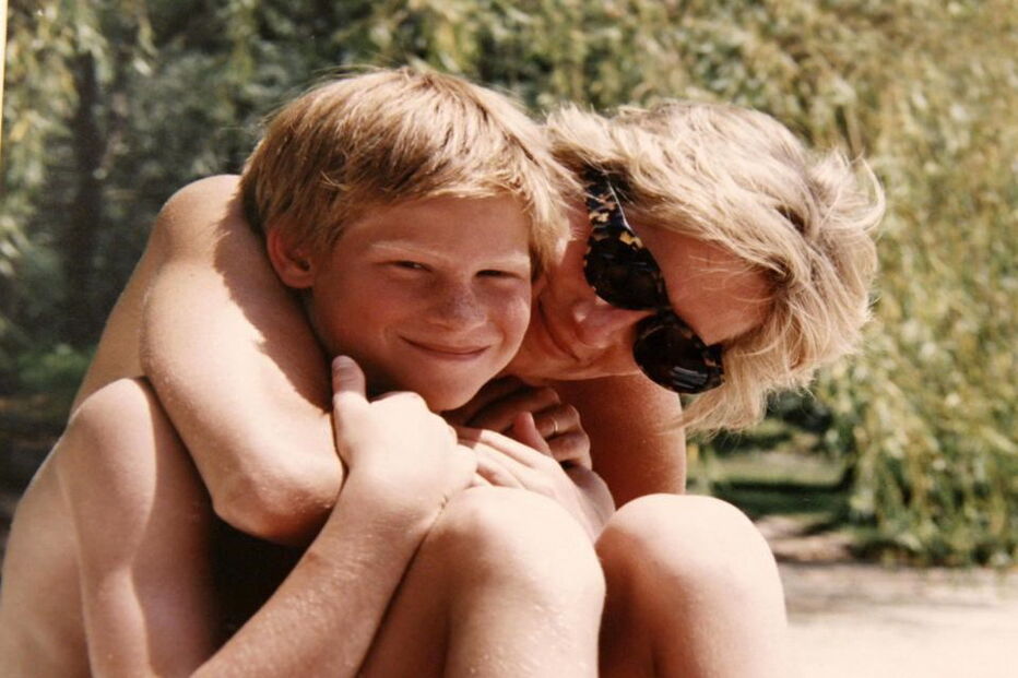 Príncipes de Inglaterra divulgam fotos inéditas da Princesa Diana