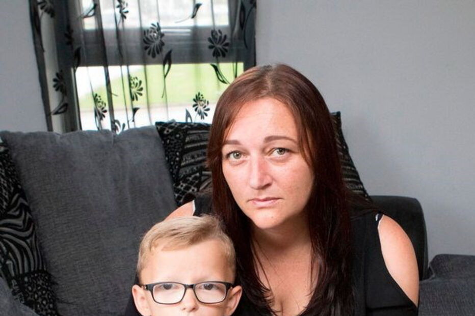 Menino de sete anos sofre queimaduras após fazer tatuagem de henna