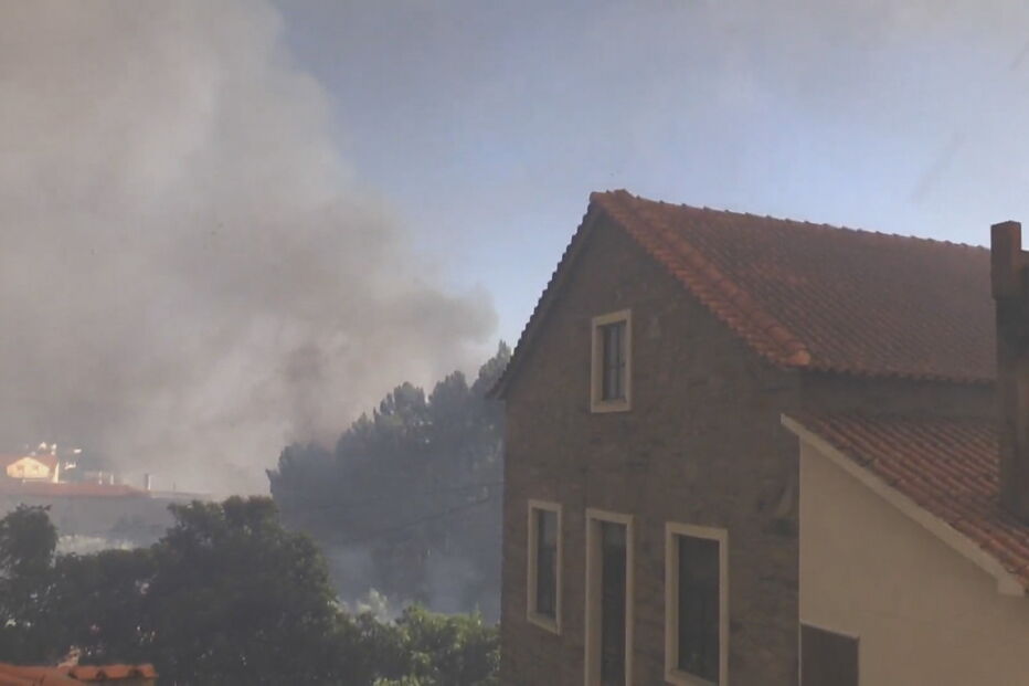 Chamas ameaçam casas na Sertã