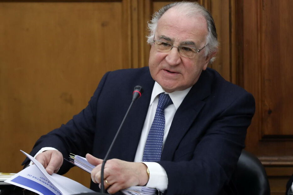 Novo Banco, Faria de Oliveira, presidente da Associação Portuguesa de Bancos, Fundo de Resolução, PIB, BES, Produto Interno Bruto, Antena 1