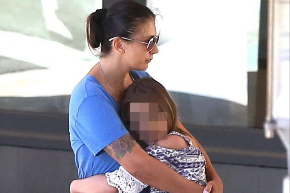 Talinda foi vista num centro comercial com a filha