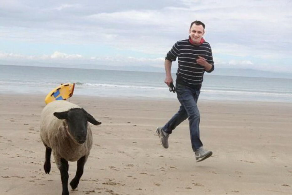 Andrew com a ovelha 'Chops'