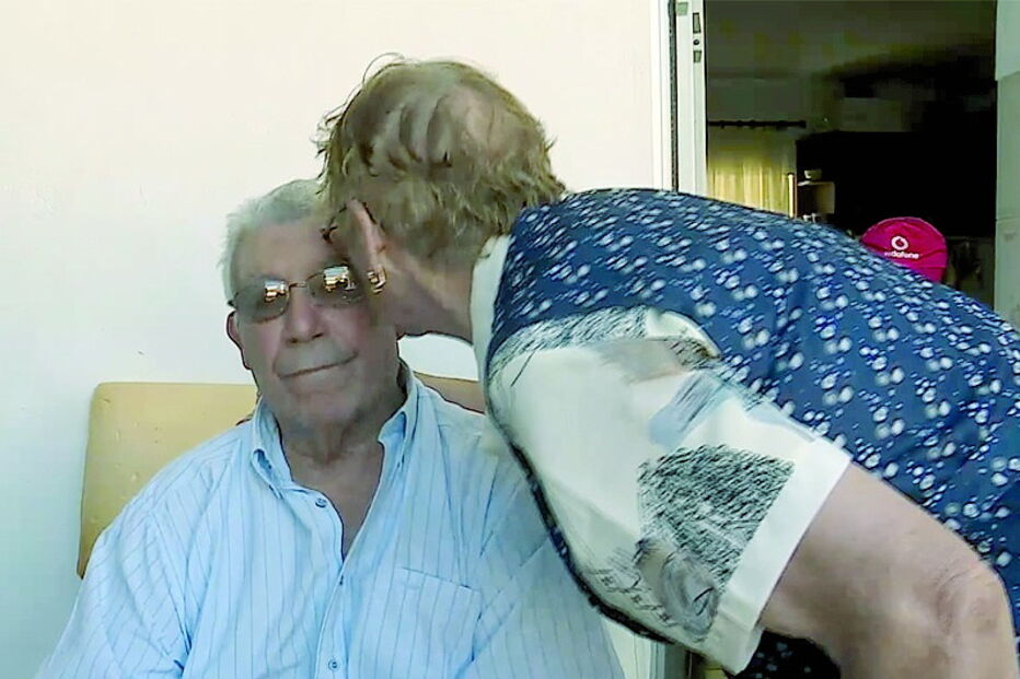 Álvaro e Alzira Santos retomaram a vida juntos e, apesar da tragédia que não os matou mas levou-lhes a casa, não perderam o humor e a cumplicidade   