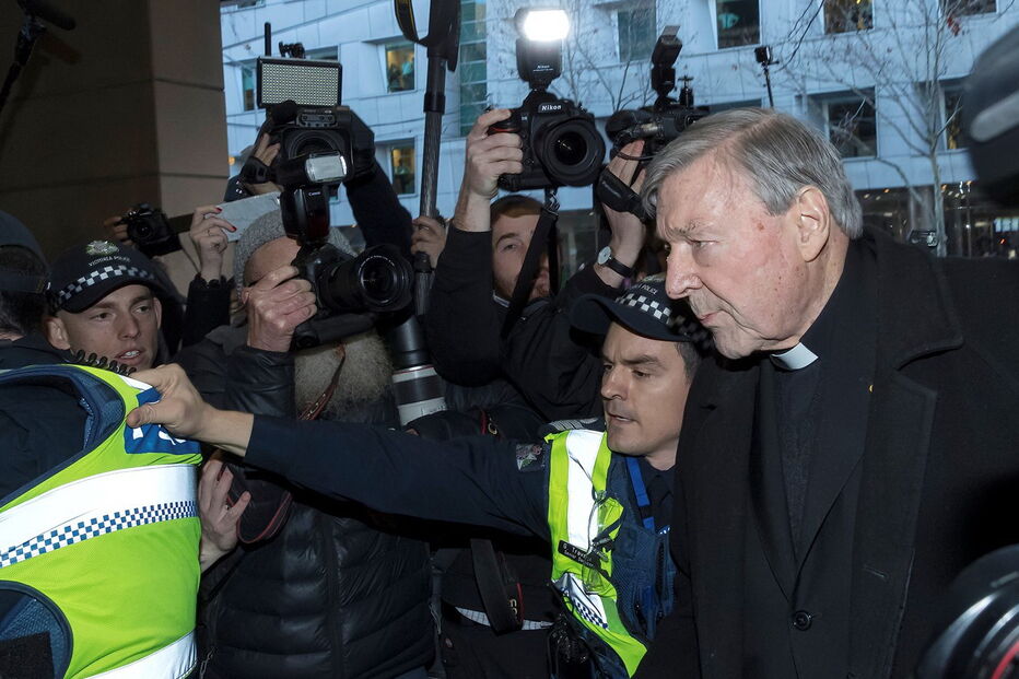 Cardeal Pell à chegada ao tribunal