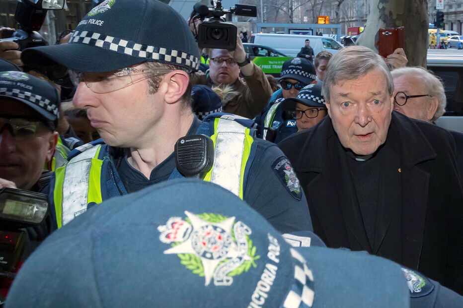 Cardeal Pell à chegada ao tribunal