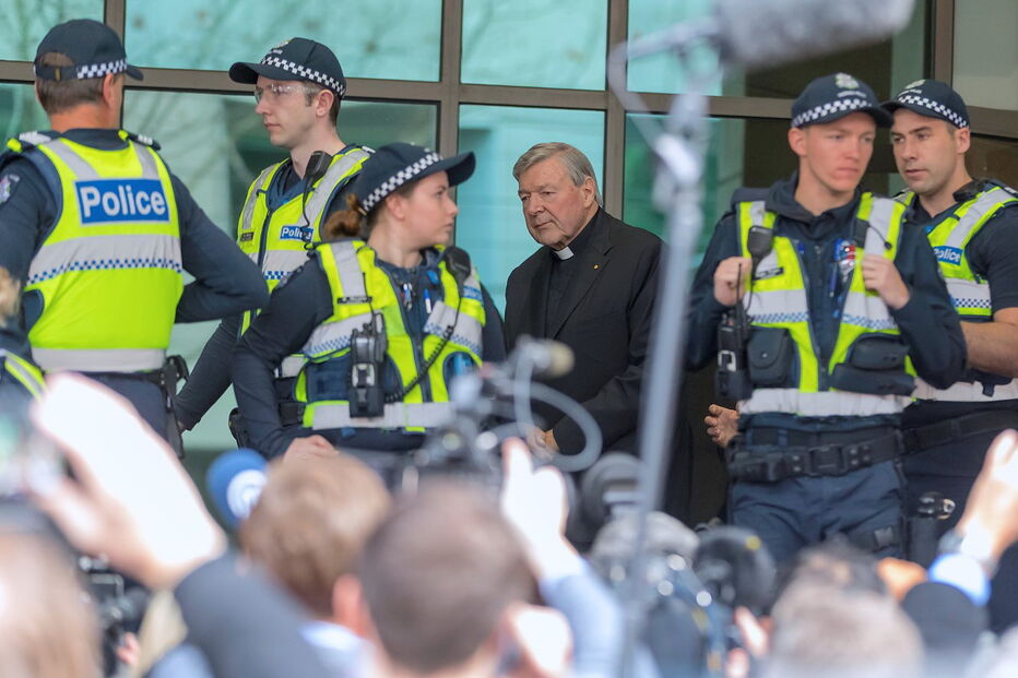 Cardeal Pell à chegada ao tribunal