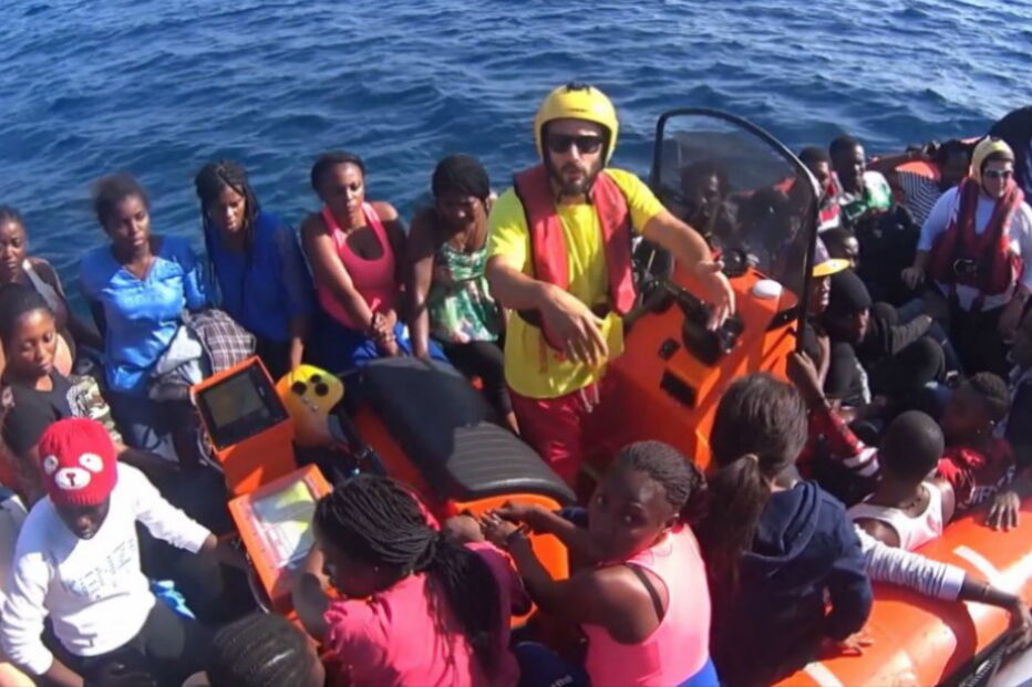 Polícia Marítima resgata migrantes na Grécia