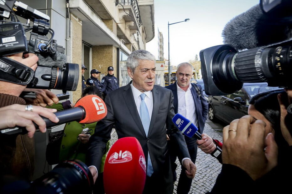 José Sócrates é suspeito de ter um plano para controlar os meios de comunicação social