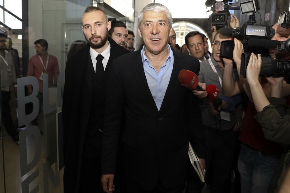 José Sócrates é suspeito de ter um plano para controlar os meios de comunicação social