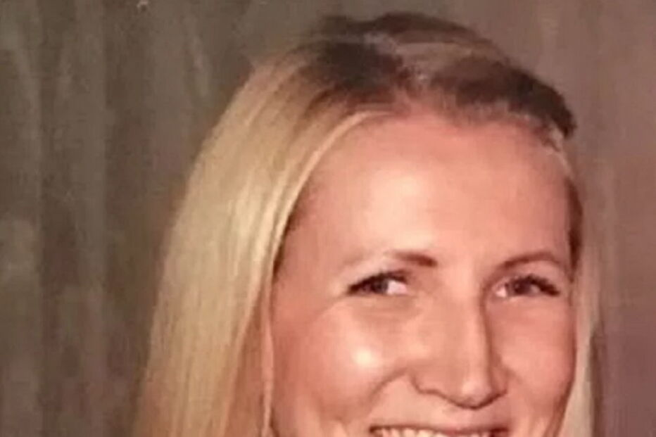 Professora faz sexo bêbada na casa de banho de avião com aluno