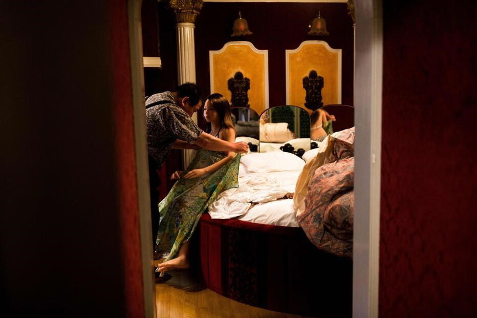 Senji Nakajima vive um romance com Saori