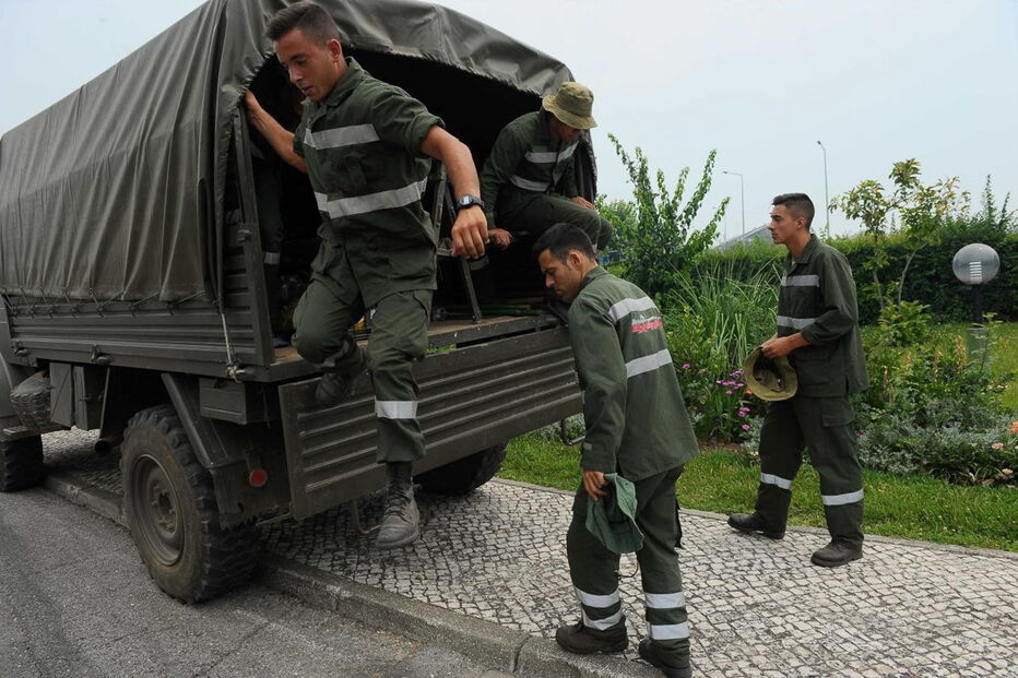 Militares do Exército mobilizados para apoio ao combate a fogos