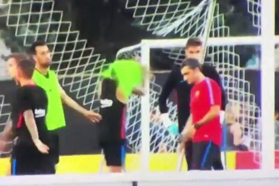 Depois da 'brincadeira' Neymar abandonou o treino, visivelmente irritado