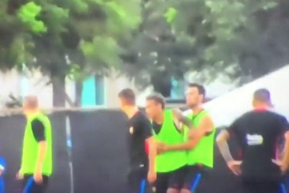 Depois da 'brincadeira' Neymar abandonou o treino, visivelmente irritado