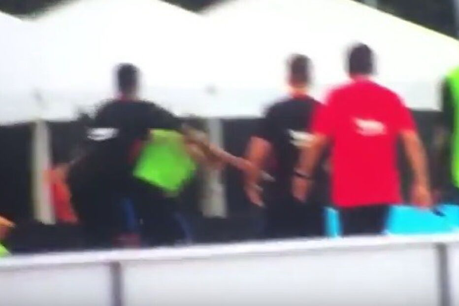 Depois da 'brincadeira' Neymar abandonou o treino, visivelmente irritado