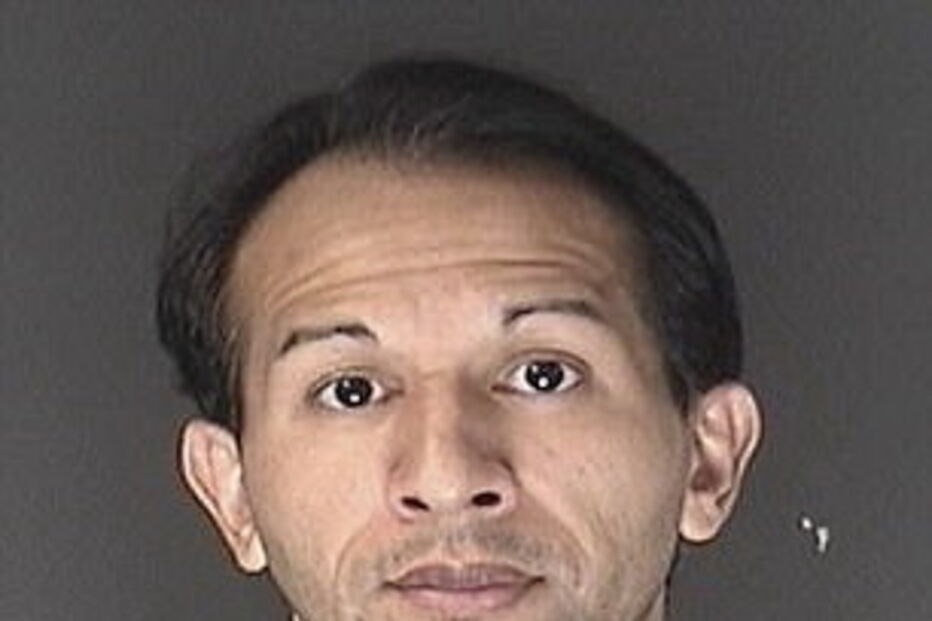 Carlos invadiu casa de Logan Pierce e Mikaela DiGiulio para fazer sexo