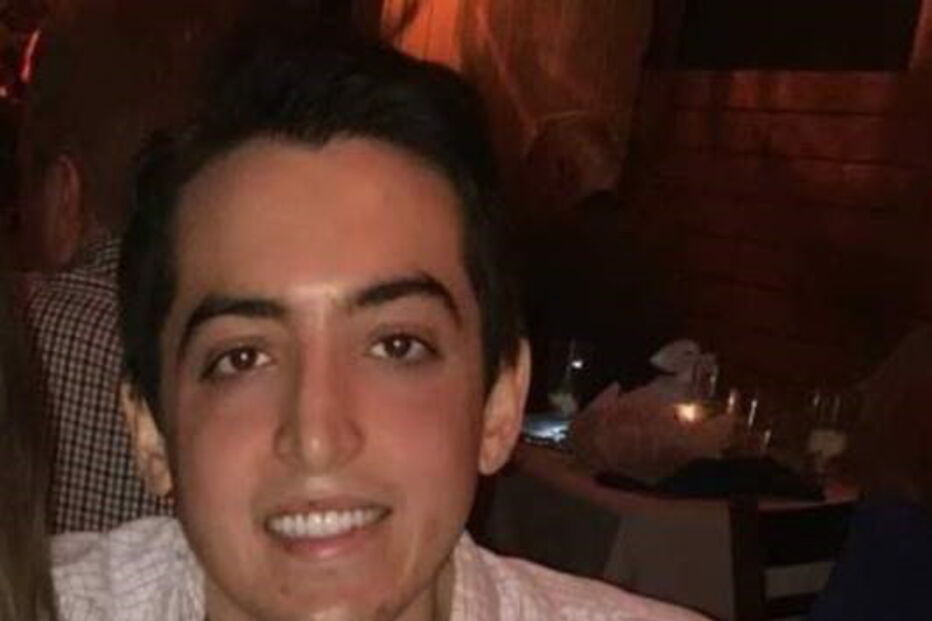 Alexander Sperber, de 25 anos andou a distribuir o dinheiro que roubou num banco nas ruas, todo nu