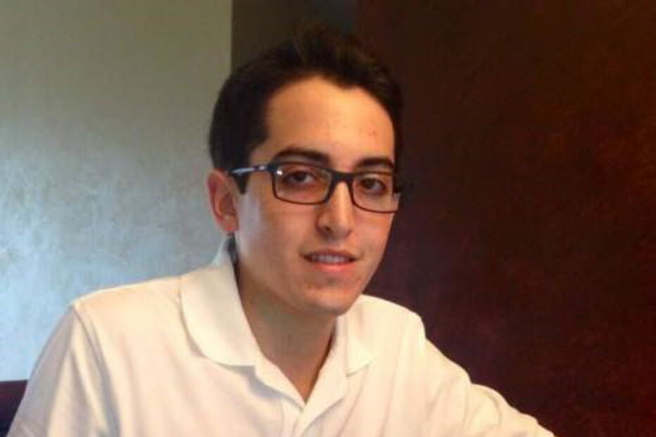 Alexander Sperber, de 25 anos andou a distribuir o dinheiro que roubou num banco nas ruas, todo nu