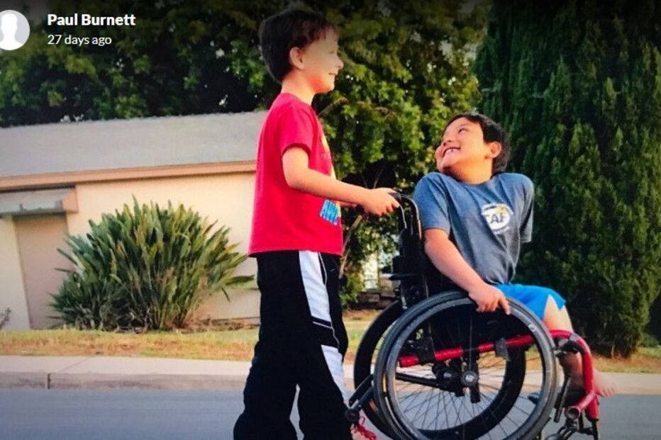 Angaria dinheiro para comprar cadeira de rodas ao melhor amigo