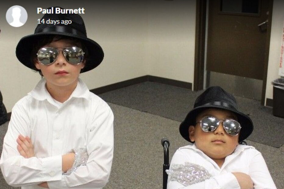 Angaria dinheiro para comprar cadeira de rodas ao melhor amigo