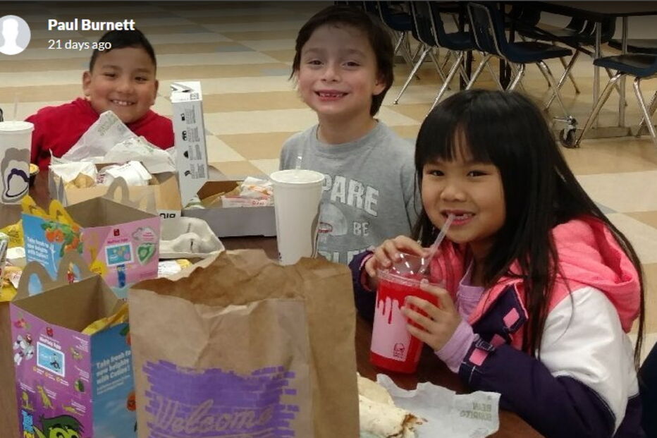 Angaria dinheiro para comprar cadeira de rodas ao melhor amigo