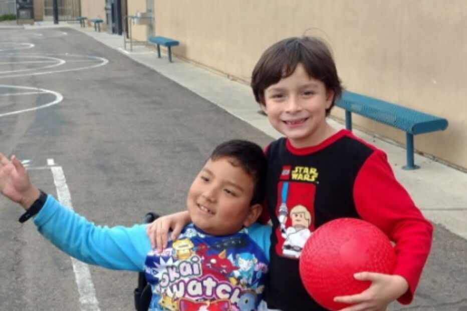 Angaria dinheiro para comprar cadeira de rodas ao melhor amigo