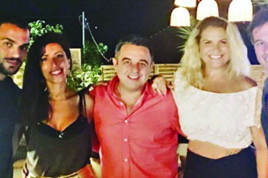 2017-07-29_00_54.01 Ruben e Ana Moura encontraram Katia Aveiro em Vilamoura e deixaram-se fotografar. A irmã de CR7 publicou a foto.jpg