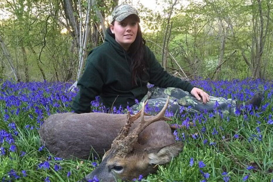 Mulher desiste de supermercados e começa a caçar a própria comida