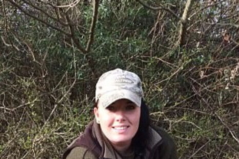 Mulher desiste de supermercados e começa a caçar a própria comida